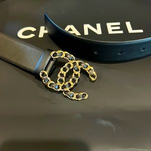 Chanel belt / leather